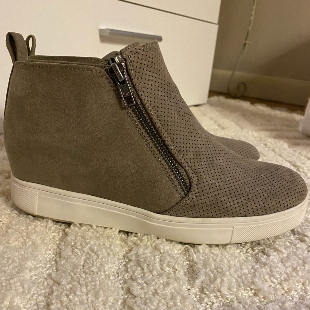 Grey wedge sneakers
